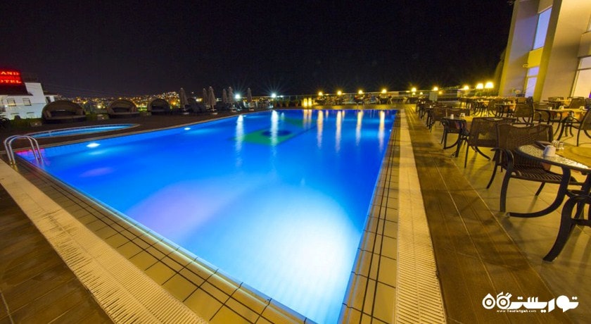 استخر روباز هتل مارینا اند سوئیتز